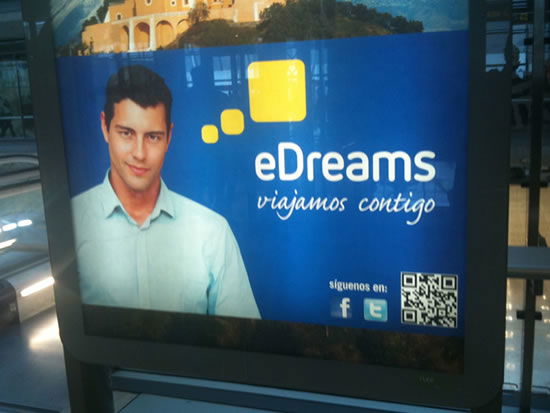 Marquesina de bus con acceso a redes sociales con un código QR