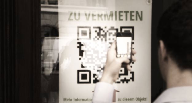 QR Code hinter reflektierenden Oberflächen