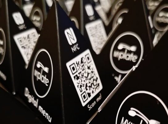qr code on table stands