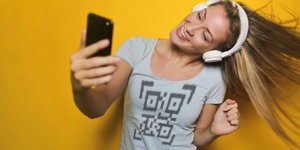 QR Code on T-Shirt, girl with headphones